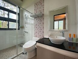 Follow the Cloud B&B