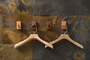 Follow the Cloud B&B