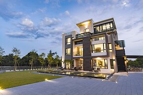 Follow the Cloud B&B