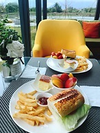 Follow the Cloud B&B