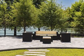 Follow the Cloud B&B