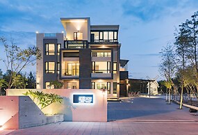 Follow the Cloud B&B