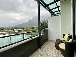 Follow the Cloud B&B