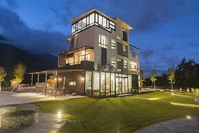 Follow the Cloud B&B