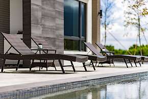 Follow the Cloud B&B