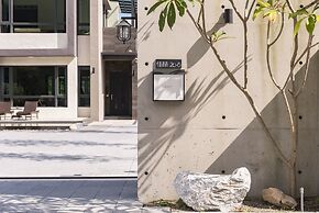 Follow the Cloud B&B