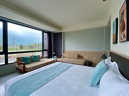 Follow the Cloud B&B