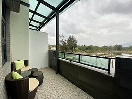 Follow the Cloud B&B