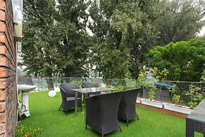 Welcome Home Courtyard - Back Lakes View