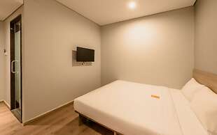 Yellow Bee Tanah Abang