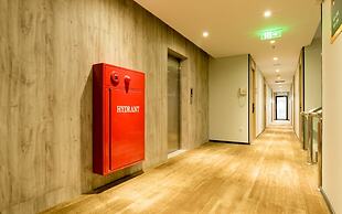 Yellow Bee Tanah Abang