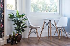 Stunning Flat Near the Beach & Trains