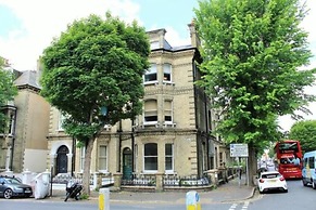 Stunning Flat Near the Beach & Trains