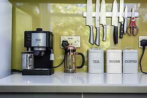 Stunning Flat Near the Beach & Trains