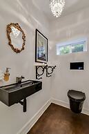 The Eastside Lodge Austin