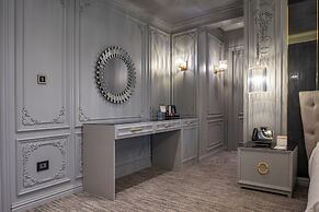 Triumph Luxury Hotel
