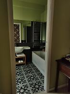 120 Rodionoff DOWNTOWN Hotel & Rooms - connection to Airport and Monde