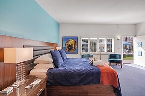 Inndulge -- A Modern Gay Men's Resort