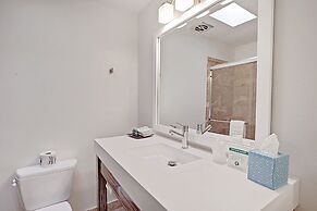 Inndulge -- A Modern Gay Men's Resort