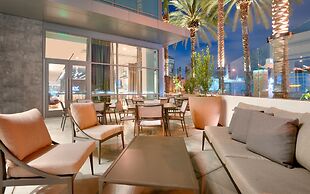 Hampton Inn  & Suites Anaheim Resort Convention Center
