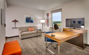 Hampton Inn  & Suites Anaheim Resort Convention Center