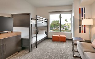 Hampton Inn  & Suites Anaheim Resort Convention Center