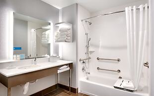 Hampton Inn  & Suites Anaheim Resort Convention Center