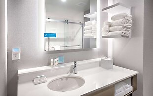 Hampton Inn  & Suites Anaheim Resort Convention Center