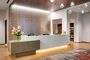 Hampton Inn  & Suites Anaheim Resort Convention Center