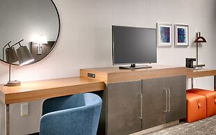 Hampton Inn  & Suites Anaheim Resort Convention Center