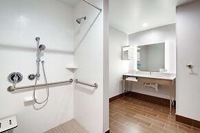 Hampton Inn  & Suites Anaheim Resort Convention Center