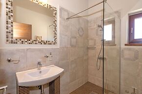 Luxury Villa Sea Seeker with Pool