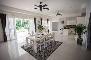 Blissful Tropical Stay at SeaLaVie Villa