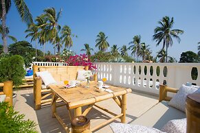 Blissful Tropical Stay at SeaLaVie Villa