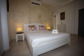 Blissful Tropical Stay at SeaLaVie Villa