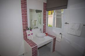 Blissful Tropical Stay at SeaLaVie Villa