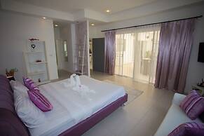 Blissful Tropical Stay at SeaLaVie Villa