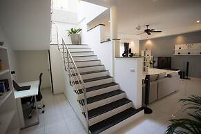 Blissful Tropical Stay at SeaLaVie Villa