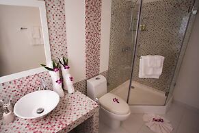 Blissful Tropical Stay at SeaLaVie Villa