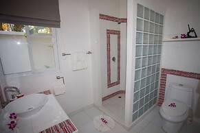 Blissful Tropical Stay at SeaLaVie Villa