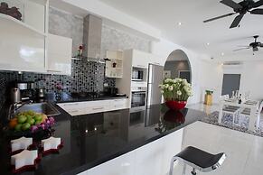 Blissful Tropical Stay at SeaLaVie Villa