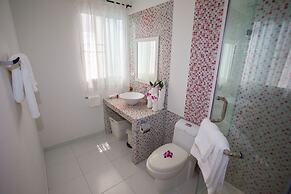 Blissful Tropical Stay at SeaLaVie Villa