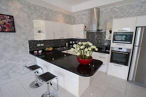 Blissful Tropical Stay at SeaLaVie Villa