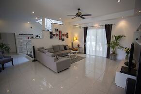 Blissful Tropical Stay at SeaLaVie Villa