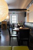 OX Hotel Café Bar Restaurant