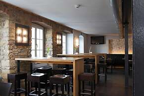 OX Hotel Café Bar Restaurant