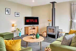 Spectacular Hilltop Retreat near Piha