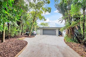 Spectacular Hilltop Retreat near Piha