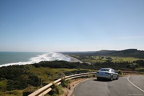 Spectacular Hilltop Retreat near Piha