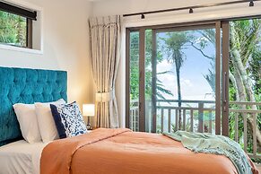 Spectacular Hilltop Retreat near Piha